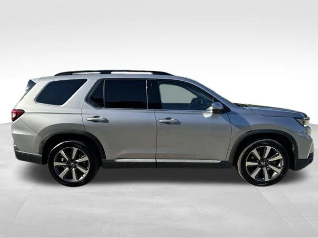 Used 2025 Silver Honda Touring image 10