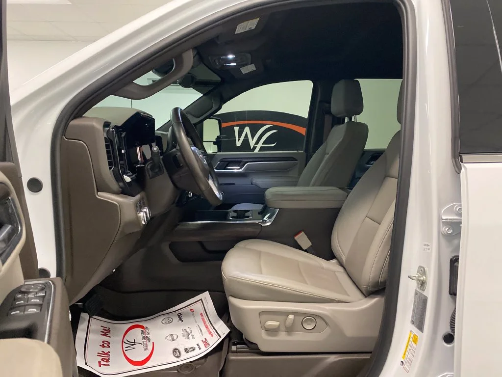 Used 2025 White GMC SLT image 13