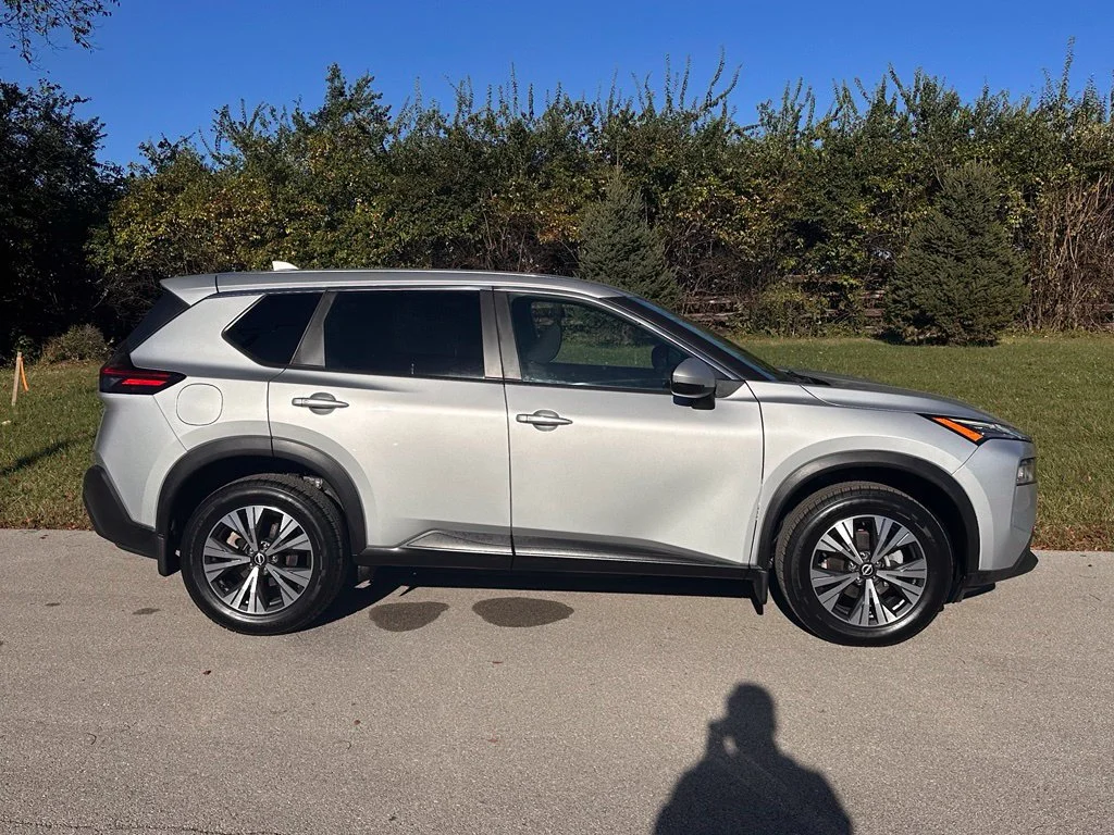 Used 2022 Silver Nissan SV image 12