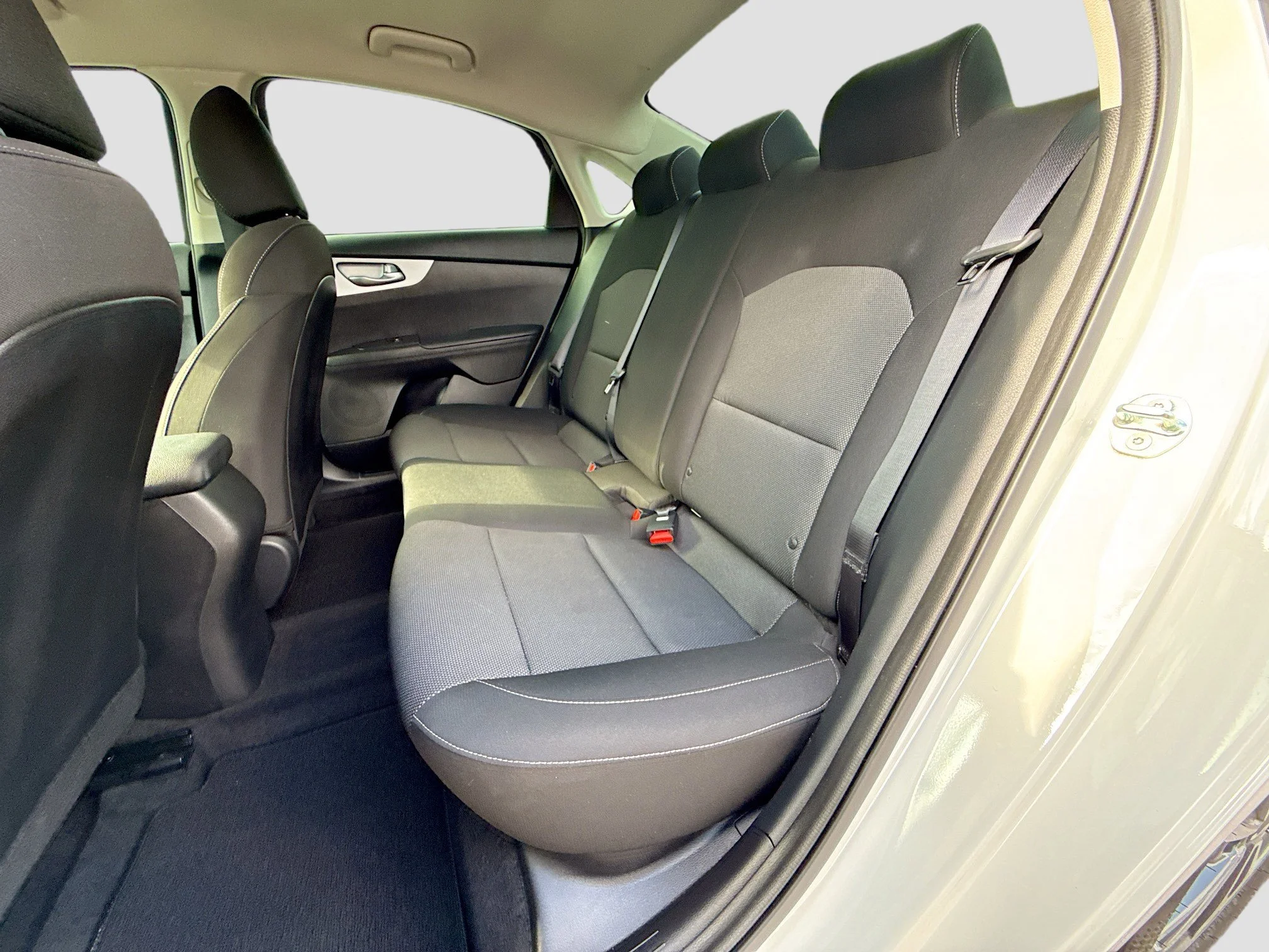 Used 2024 Snow White Pearl Kia LXS image 18