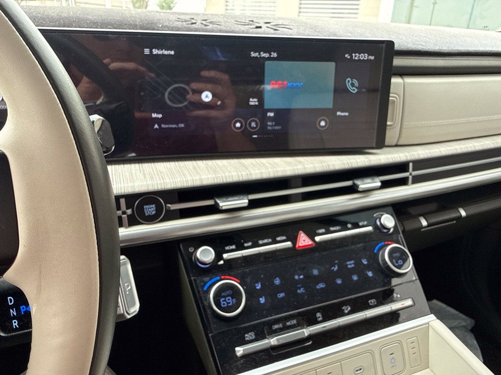 Used 2025 White Hyundai Calligraphy image 9