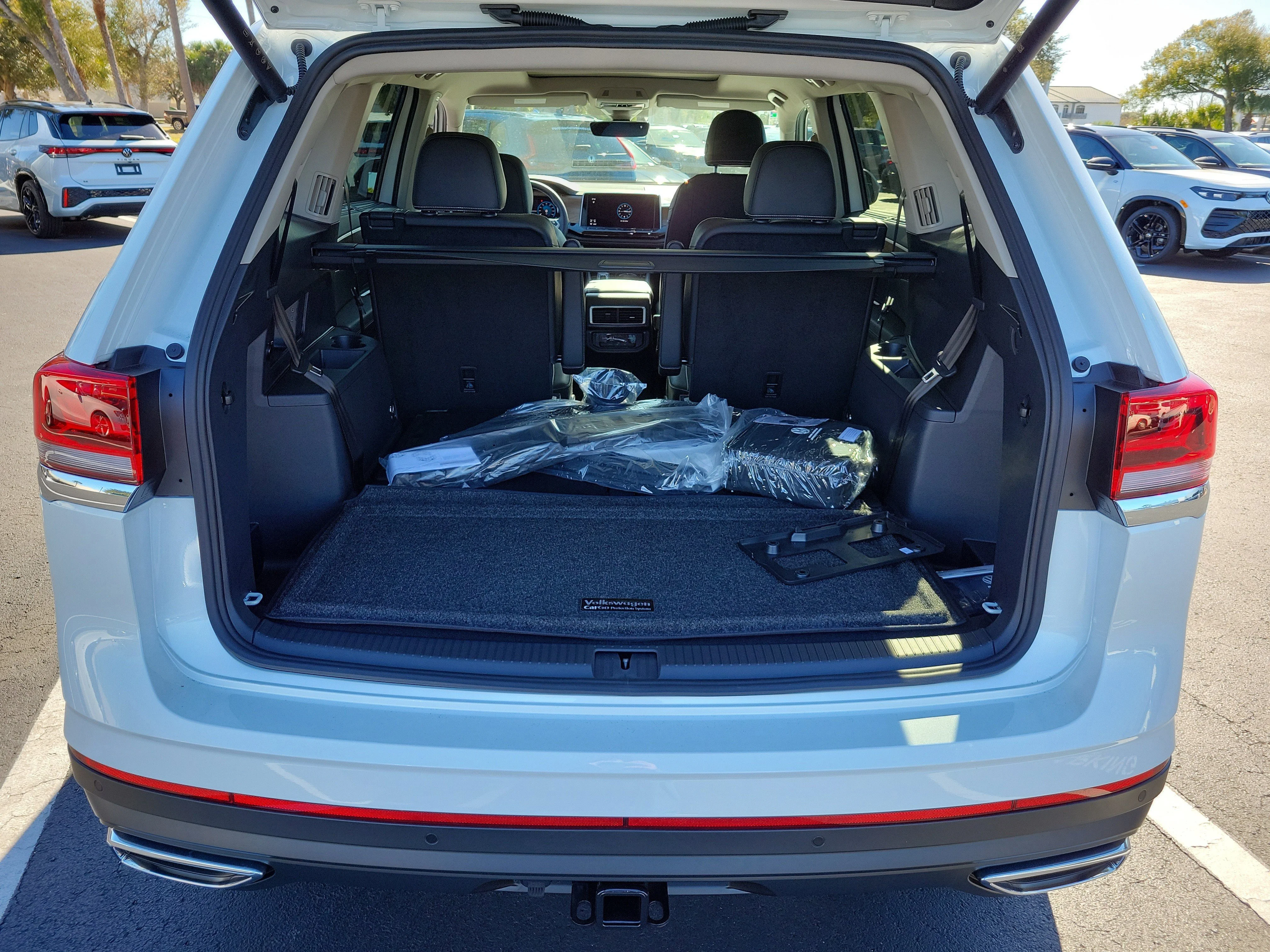 2026 Volkswagen Atlas SE w/Tech - Photo 13