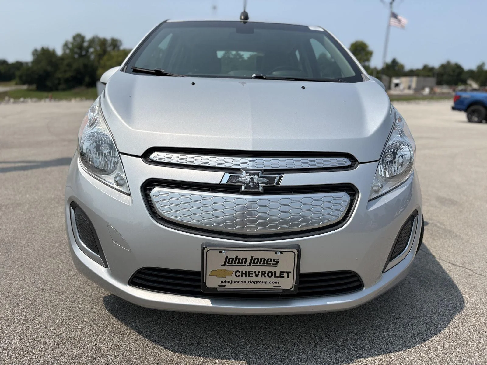 Used 2016 SILVER CHEVROLET HATCHBACK image 3