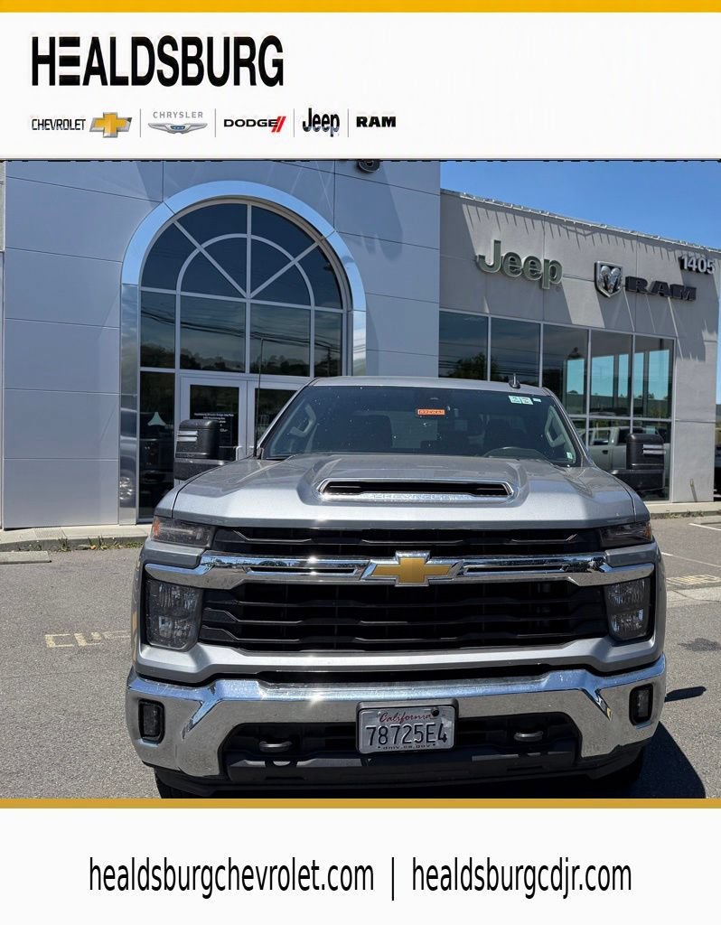 Used 2025 Sterling Gray Metallic Chevrolet LT image 8