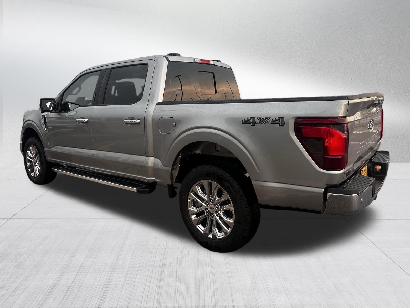 New 2026 Carbonized Gray Metallic Ford XLT image 3