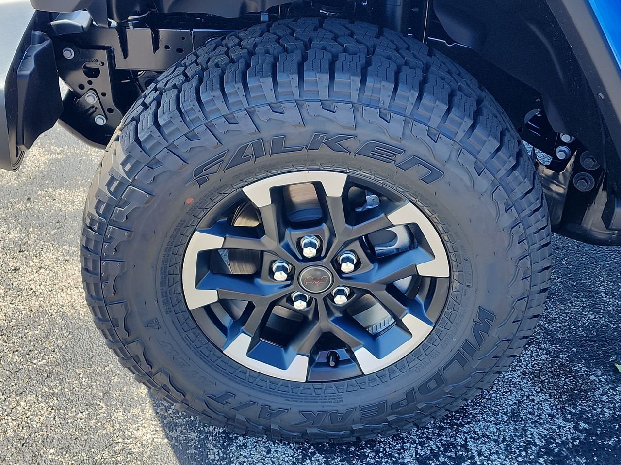New 2026 Hydro Blue Pearl-Coat Exterior Paint Jeep Rubicon image 10