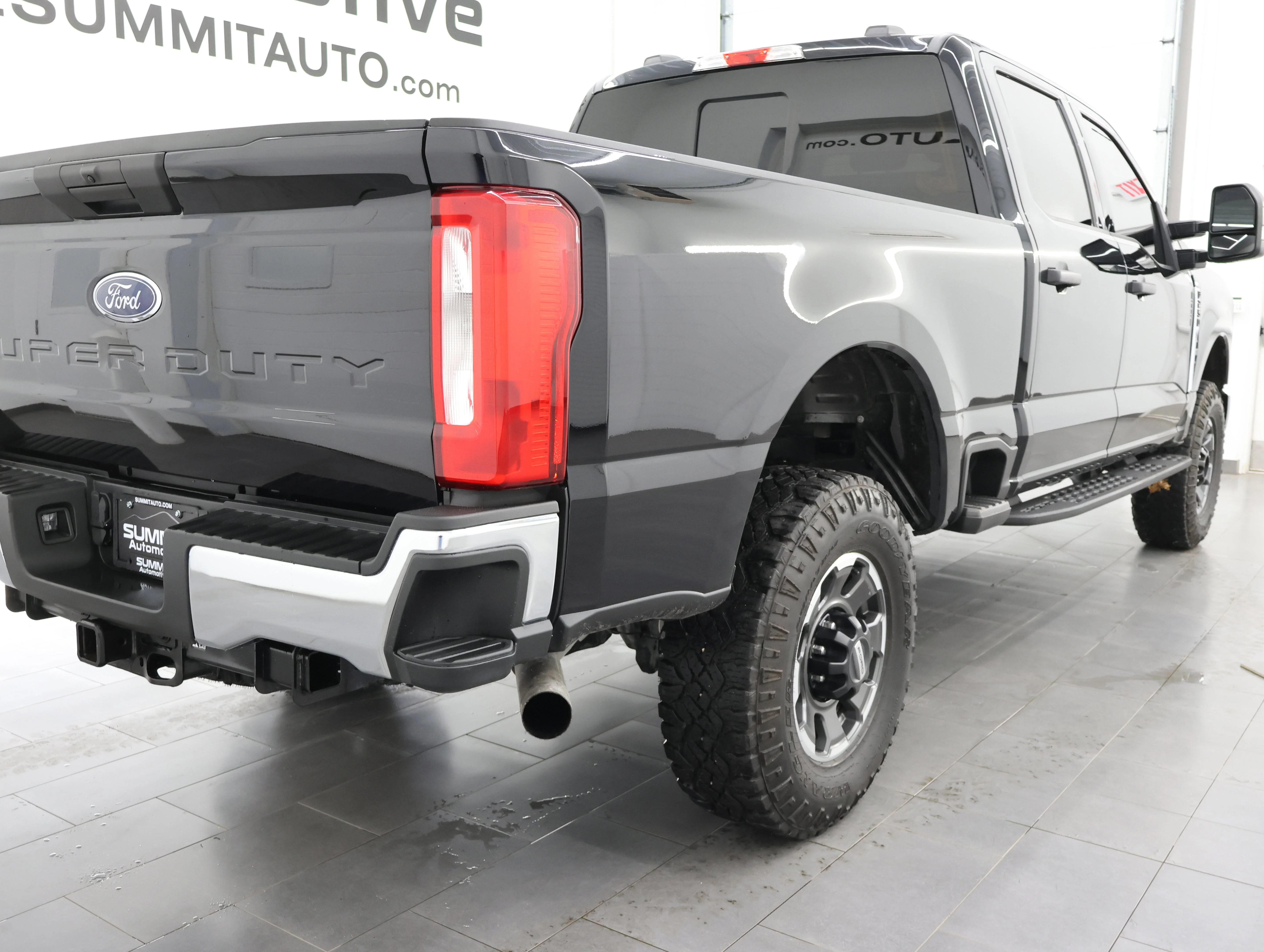 Used 2024 Agate Black Metallic Ford XLT image 4
