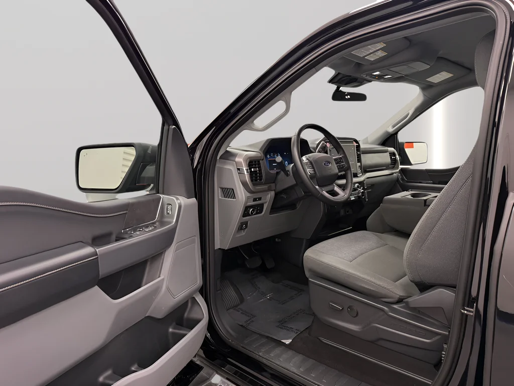 Used 2025 Black Ford XLT image 9
