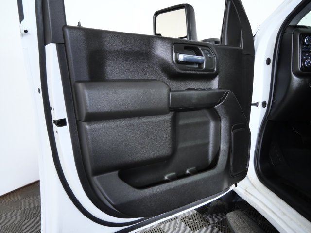 Used 2022 White Chevrolet Custom image 17