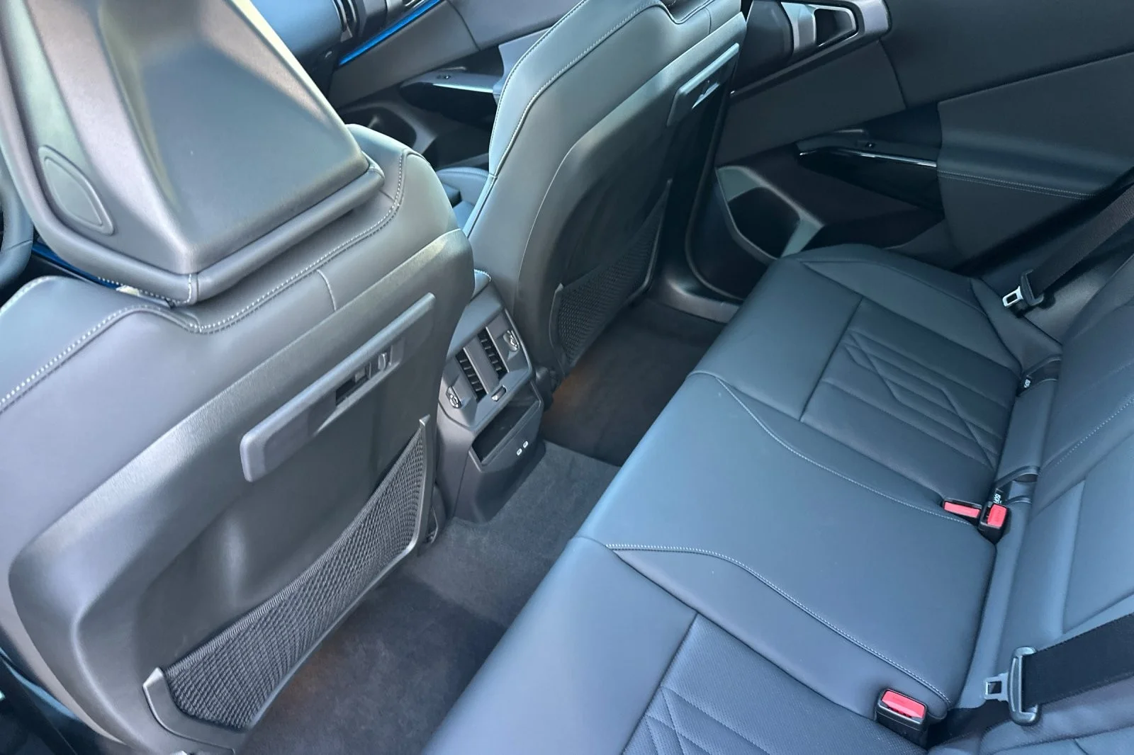 New 2026 Dark Graphite Metallic BMW 30 xDrive image 11