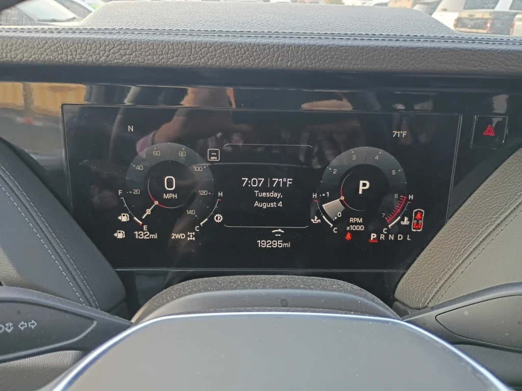 Used 2025 White GMC Denali image 32
