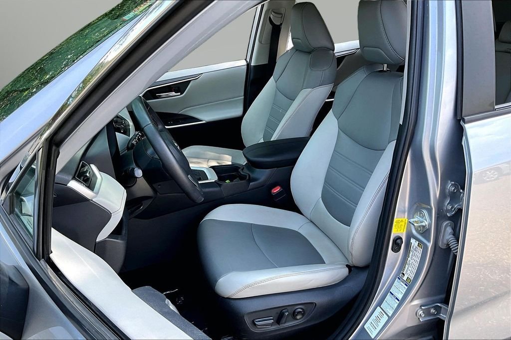 Used 2021 Silver Toyota XLE Premium image 24