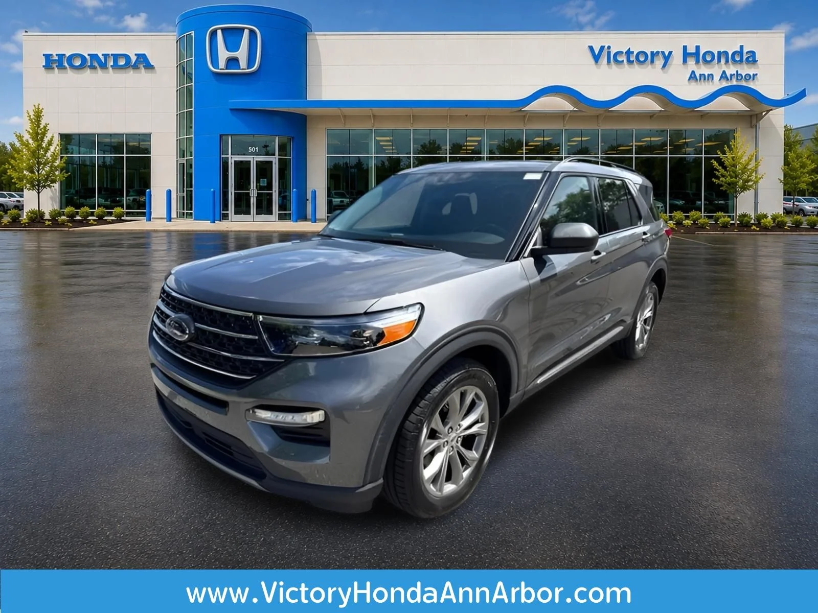 Used 2023 Gray Metallic Ford XLT image 1