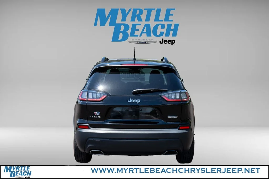 Certified Used 2022 Diamond Black Jeep Latitude Lux image 5