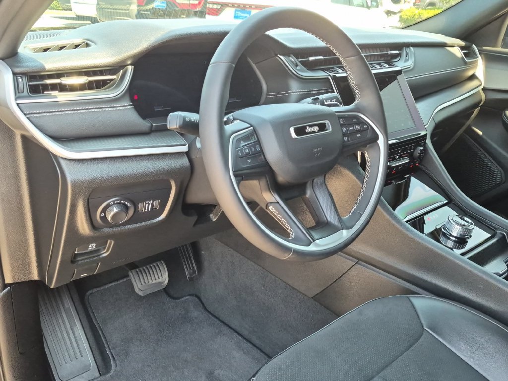 Used 2025 Black Jeep Altitude X image 29
