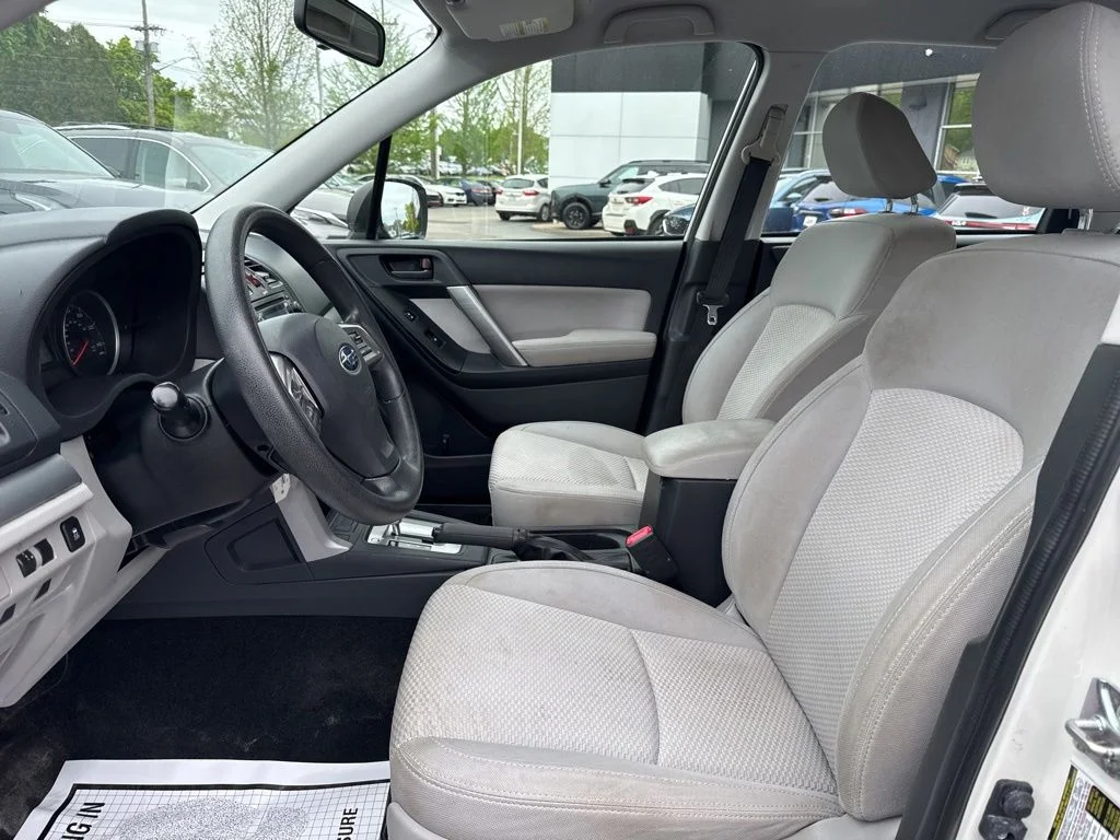Used 2015 White Subaru 2.5i image 10