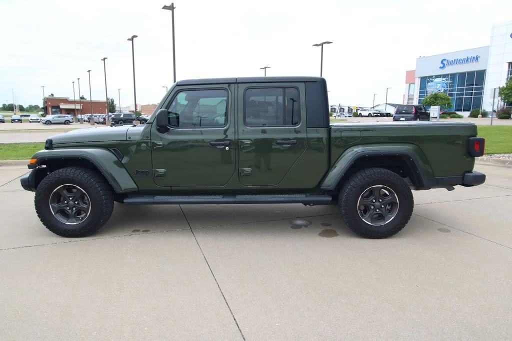 Used 2022 Green Jeep Sport image 18