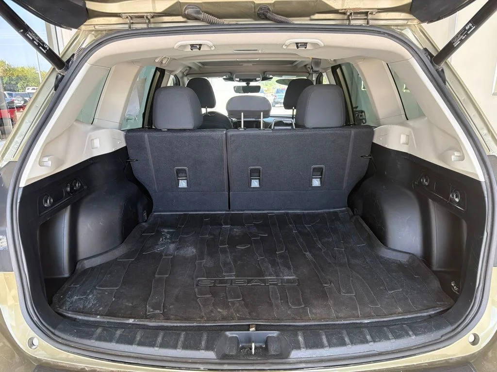 Used 2022 Green Metallic Subaru Premium image 40