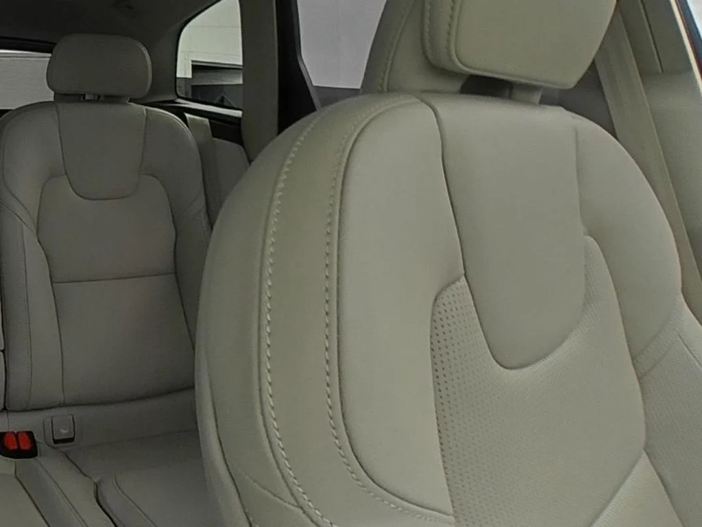 New 2026 White Volvo T8 Ultra image 31