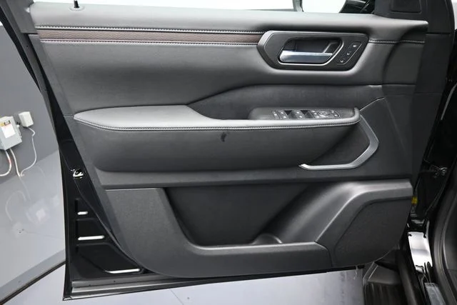 New 2026 Black Nissan Platinum image 9
