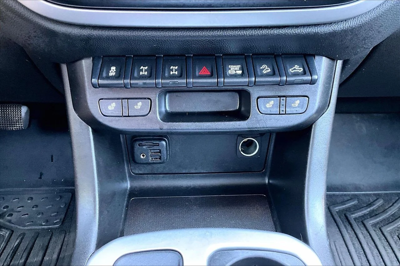 Certified Used 2021  Chevrolet ZR2 image 17