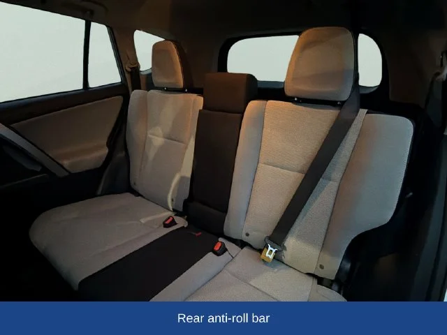 Used 2018 Silver Toyota XLE image 19