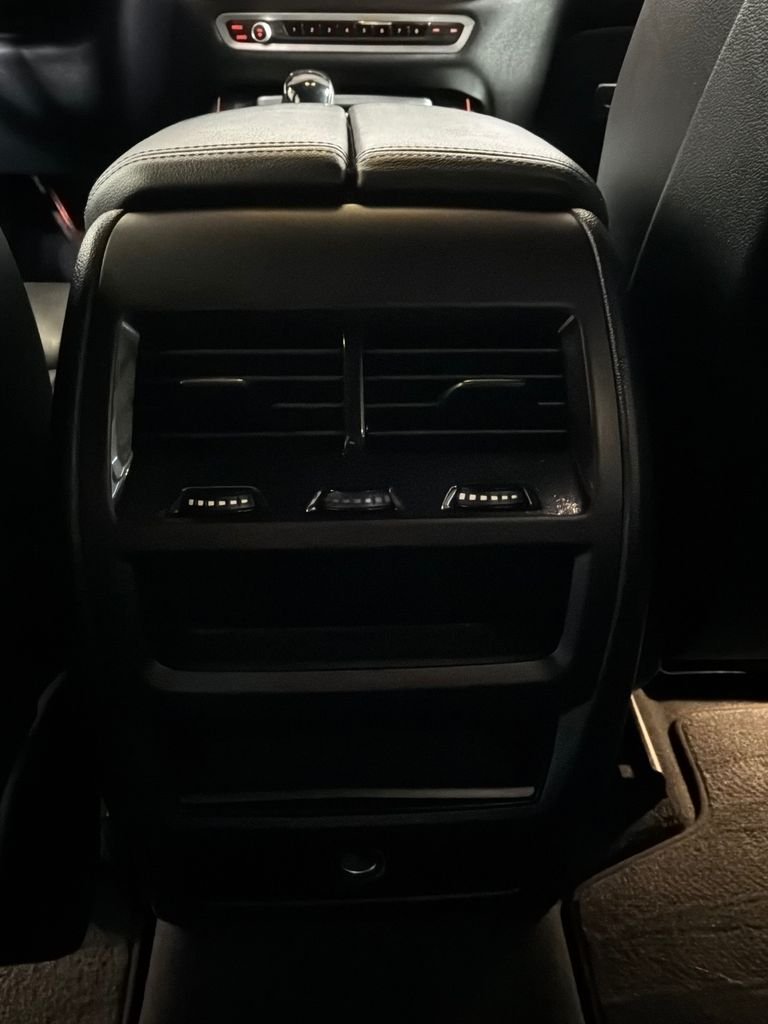 Used 2022 Black BMW xDrive40i image 20