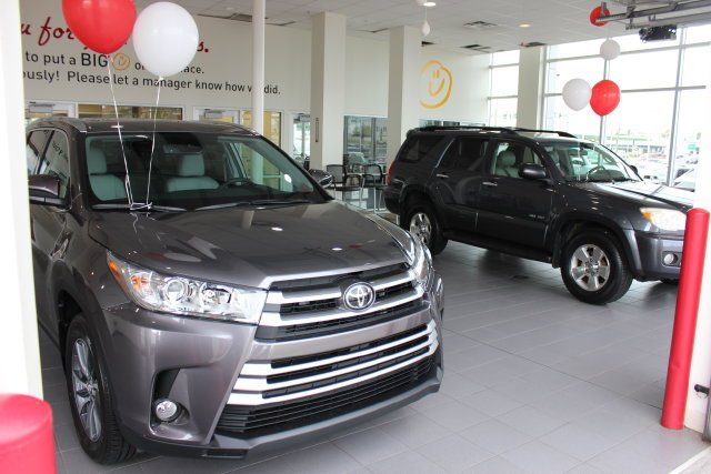 Used 2024 Silver Toyota XLE image 19