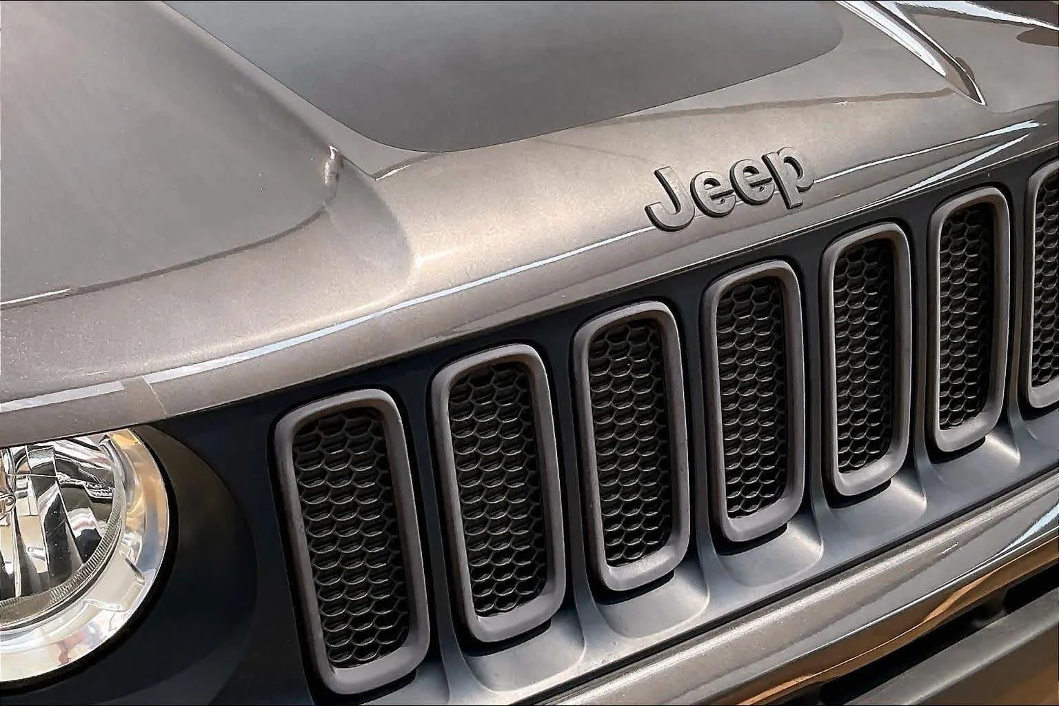 Used 2016 Granite Crystal Metallic Clearcoat Jeep Trailhawk image 30