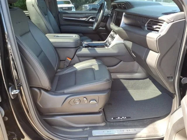 2024 GMC Yukon Denali - Photo 11
