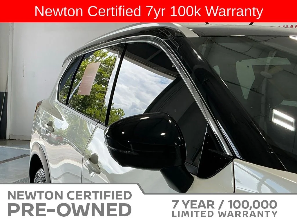 Certified Used 2023 Pearl White Tricoat/Super Black Nissan SL image 33