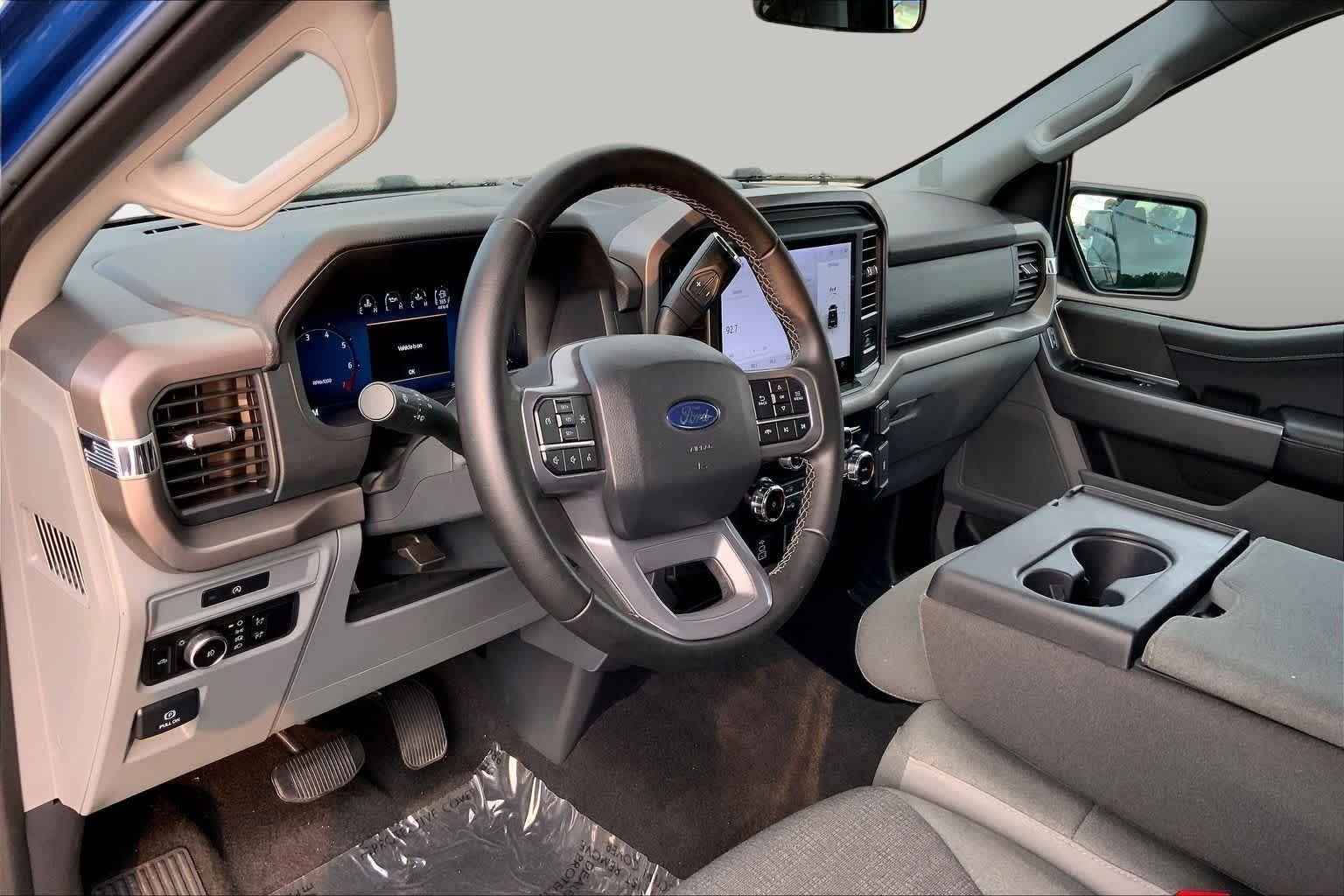Used 2025 Atlas Blue Metallic Ford XLT image 17