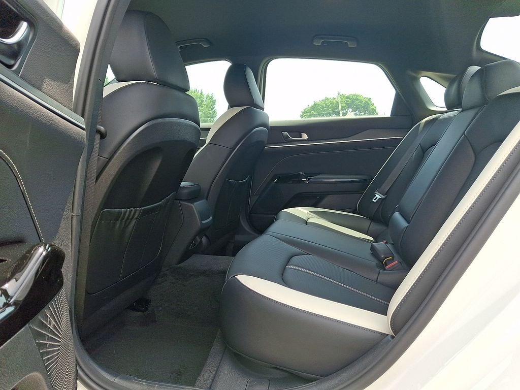 New 2026 White Kia GT-Line image 5