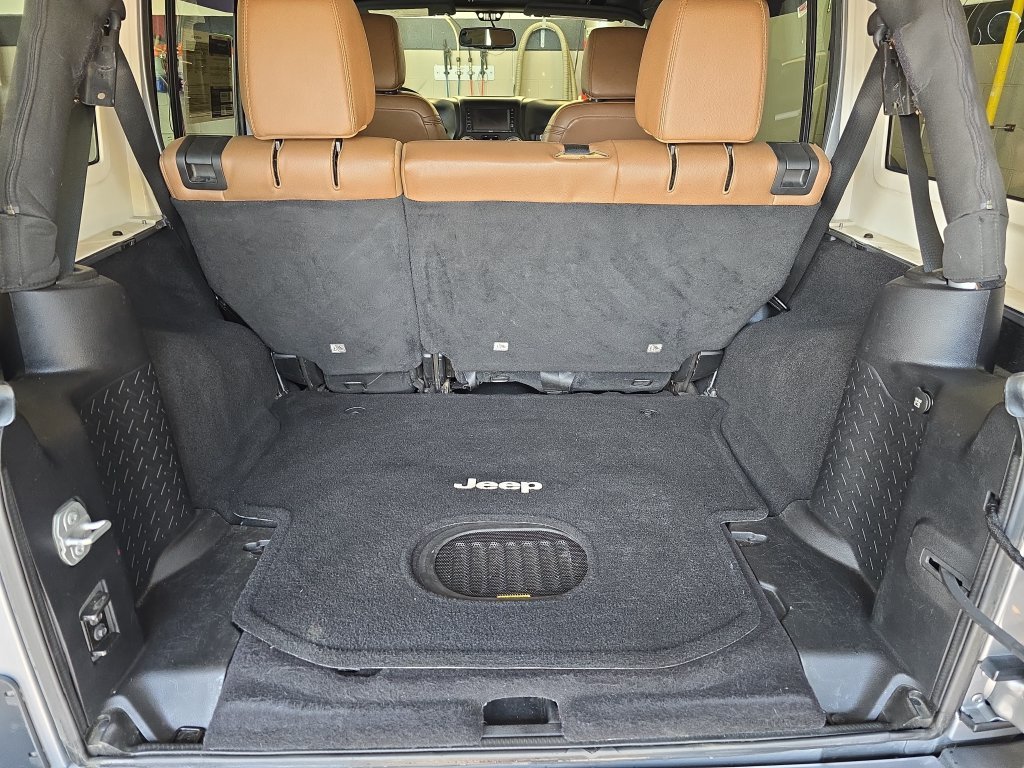 Used 2016 Silver Jeep Unlimited Sahara image 15