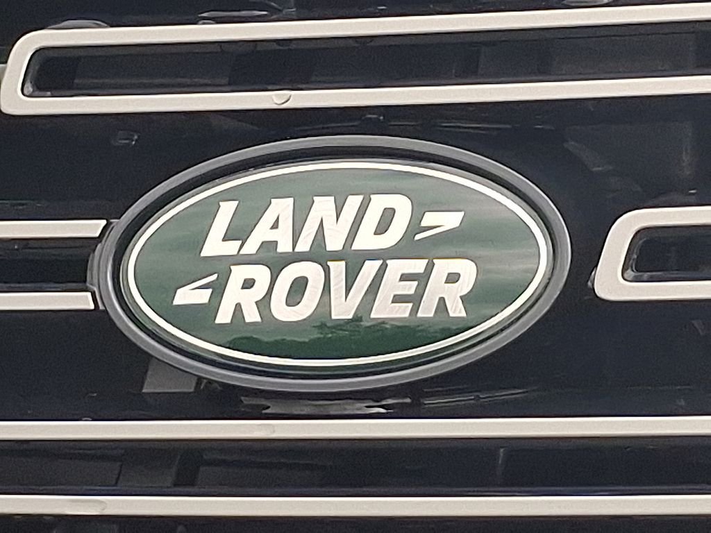 New 2026 Santorini Black LAND ROVER SE image 17