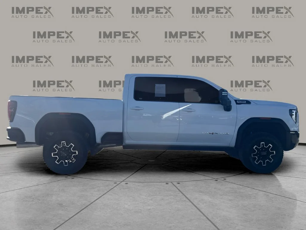 Used 2025 White GMC AT4X image 9