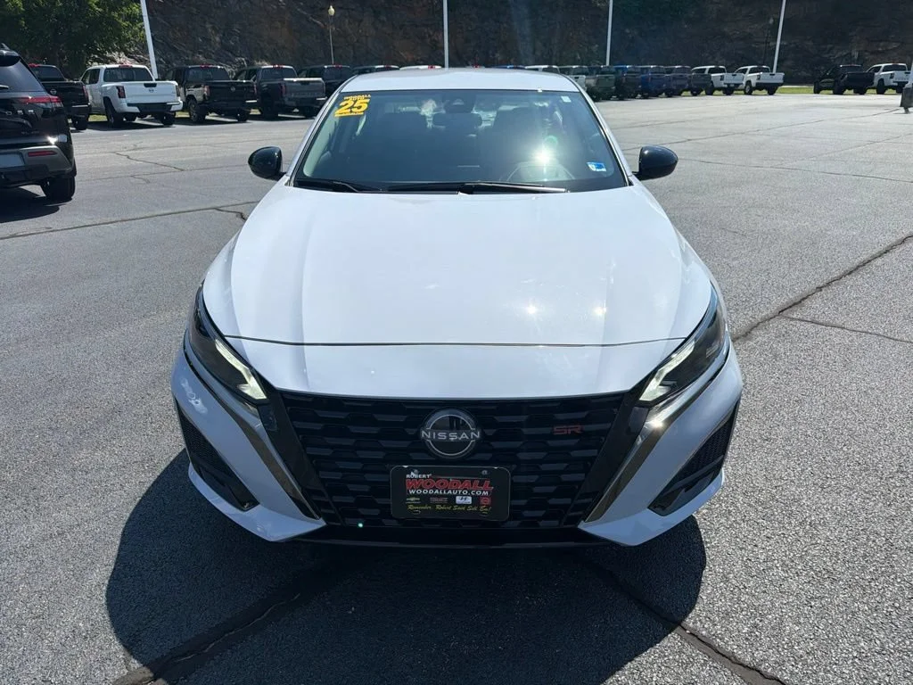 Used 2025 Gray Nissan SR image 2