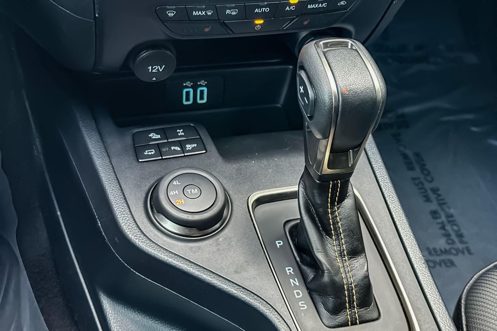 Used 2022  Ford Lariat image 20