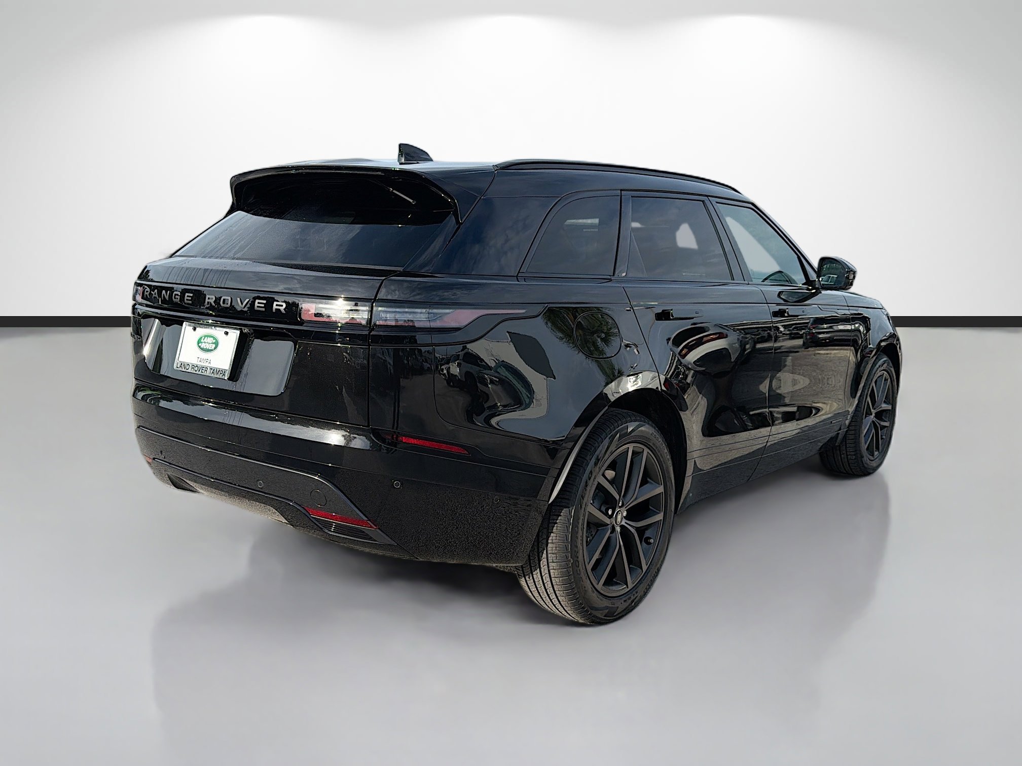 New 2026 Santorini Black Land Rover Belgravia Edition image 4