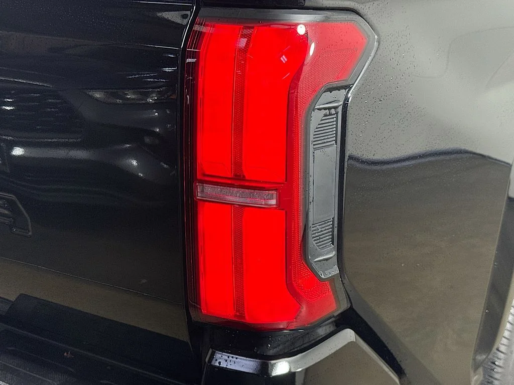 2025 Toyota Tacoma SR5 - Photo 30