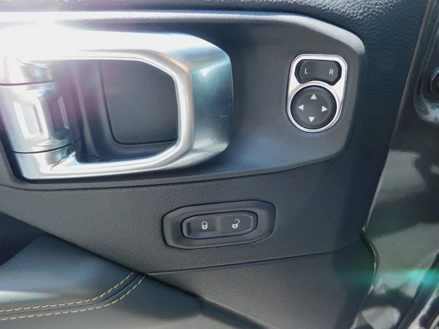 2025 Jeep Wrangler 4-Door Sahara - Photo 12