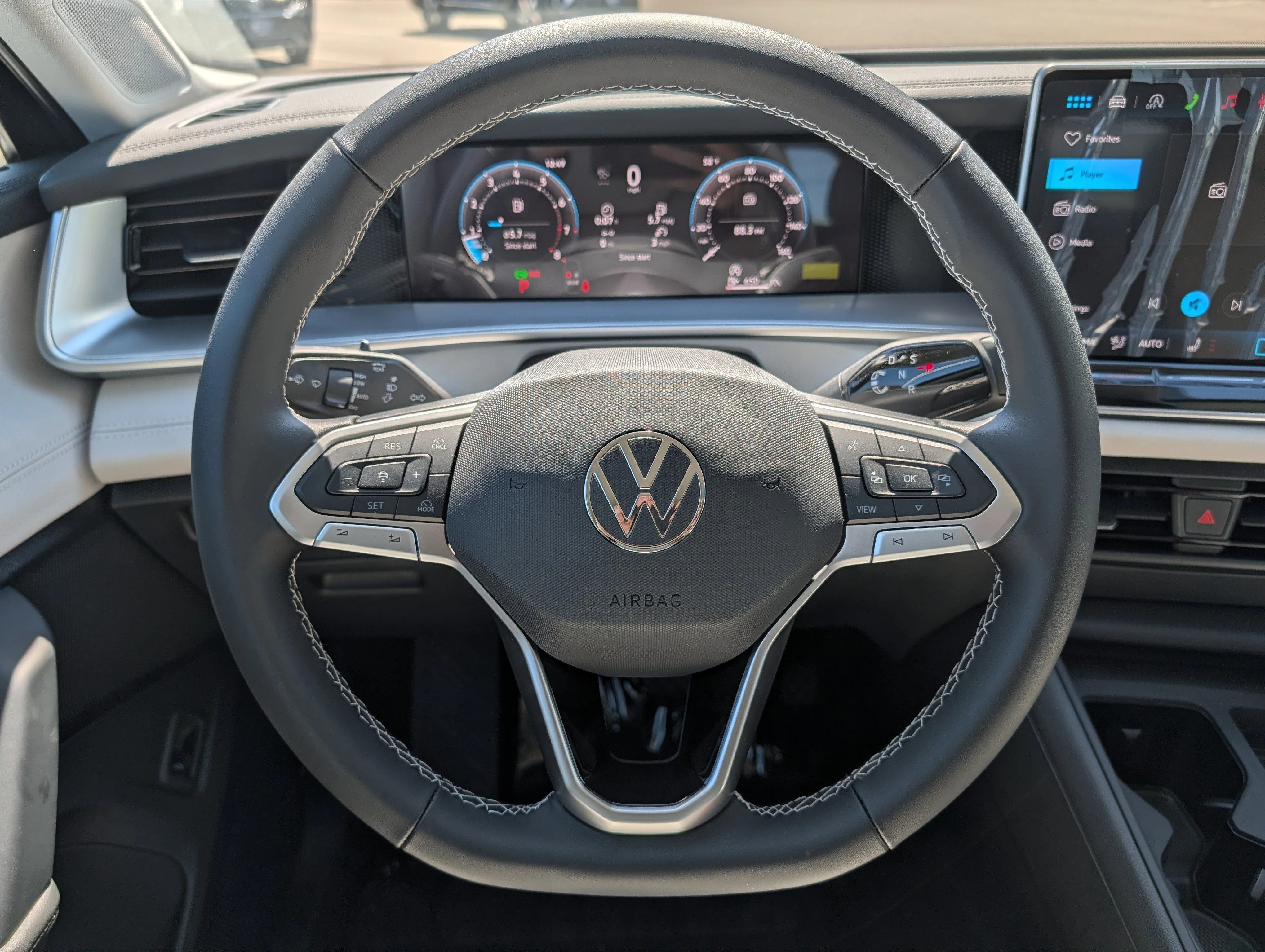 New 2026 Deep Black Pearl Volkswagen SE image 9