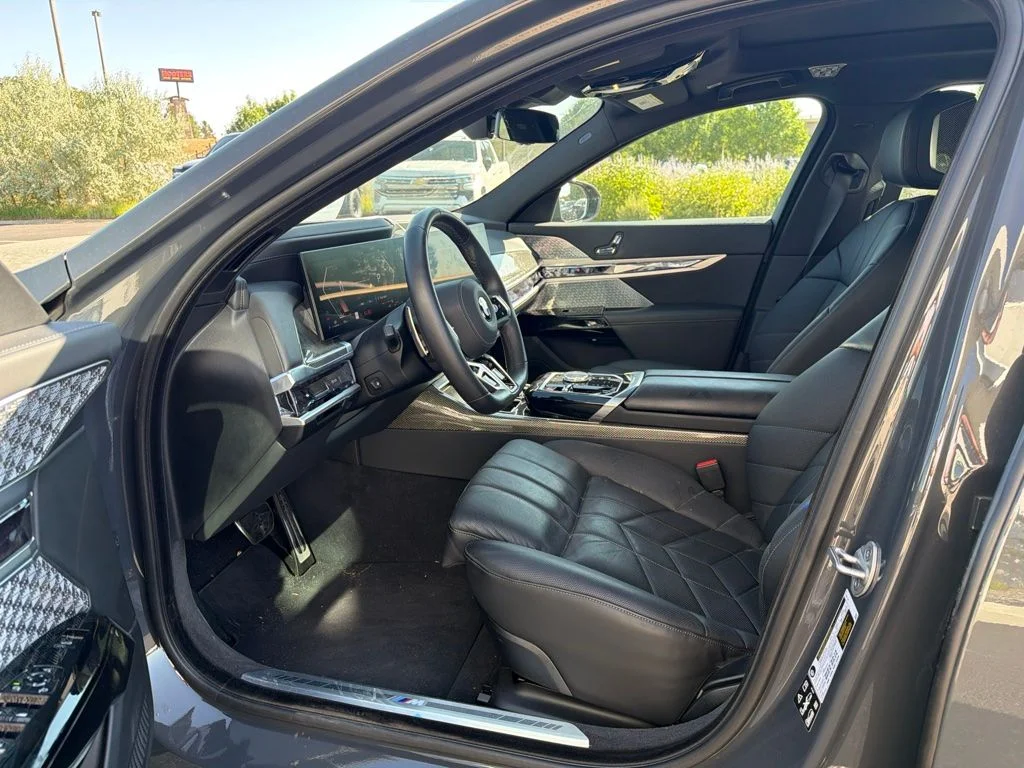 Used 2025 Gray BMW 760i xDrive image 10