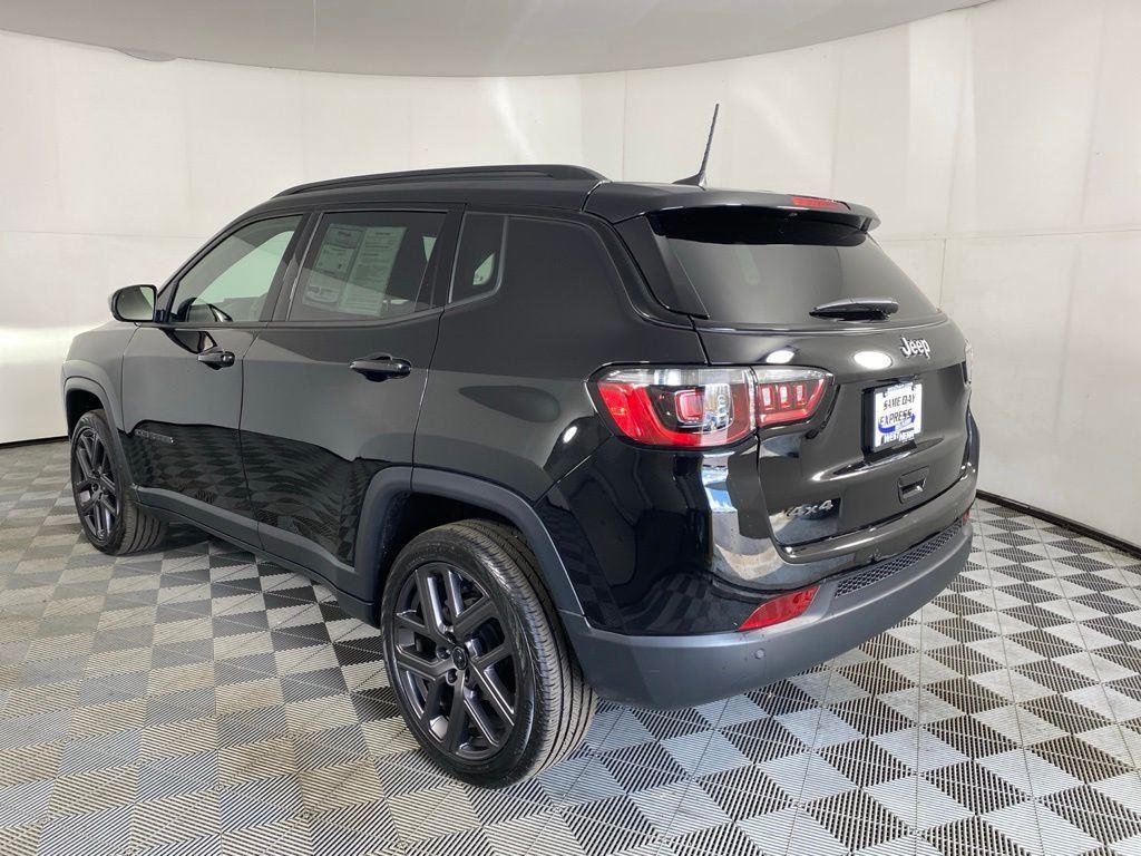 Used 2026 Diamond Black Crystal Pearlcoa Jeep Limited image 6