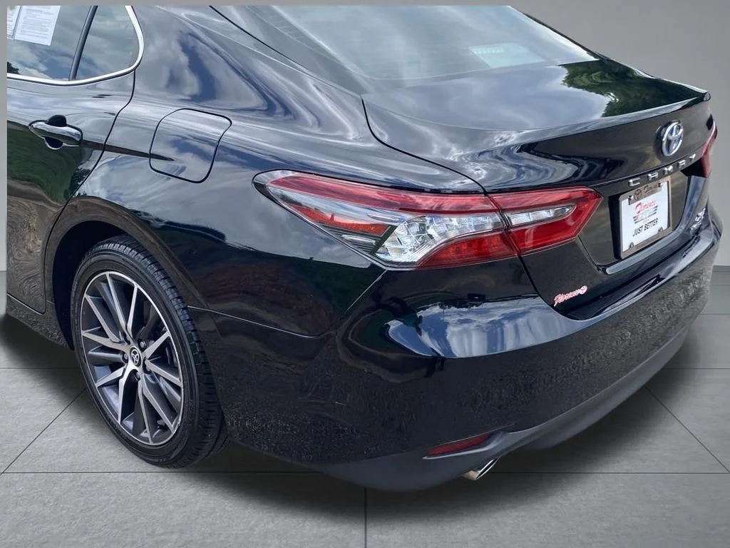 Used 2022 Black Toyota XLE image 11