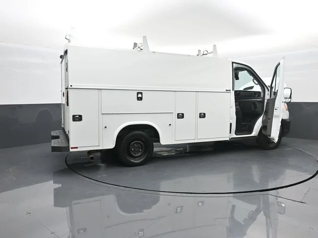 Used 2020 White Ford Cutaway Utility Box image 24