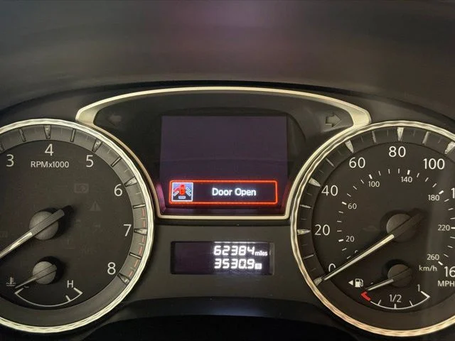 Certified Used 2019 White INFINITI LUXE image 21