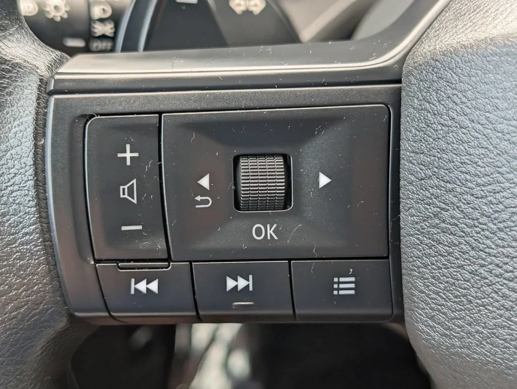 Used 2025 Grey Nissan S image 12