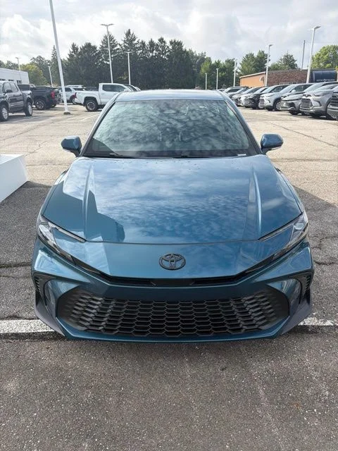 2026 Toyota Camry SE - Photo 2