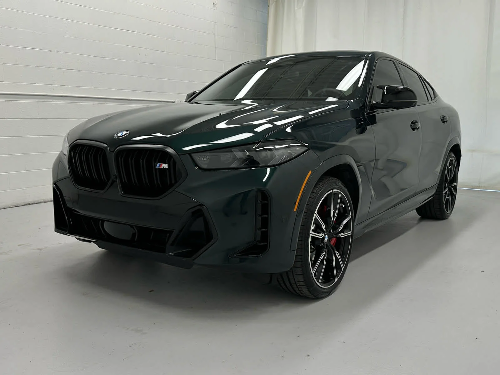 Used 2026 Oxford Green Metallic BMW M60i image 4